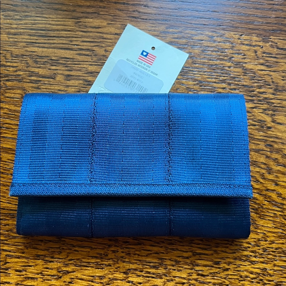 Harvey’s Seatbelt Snap Wallet